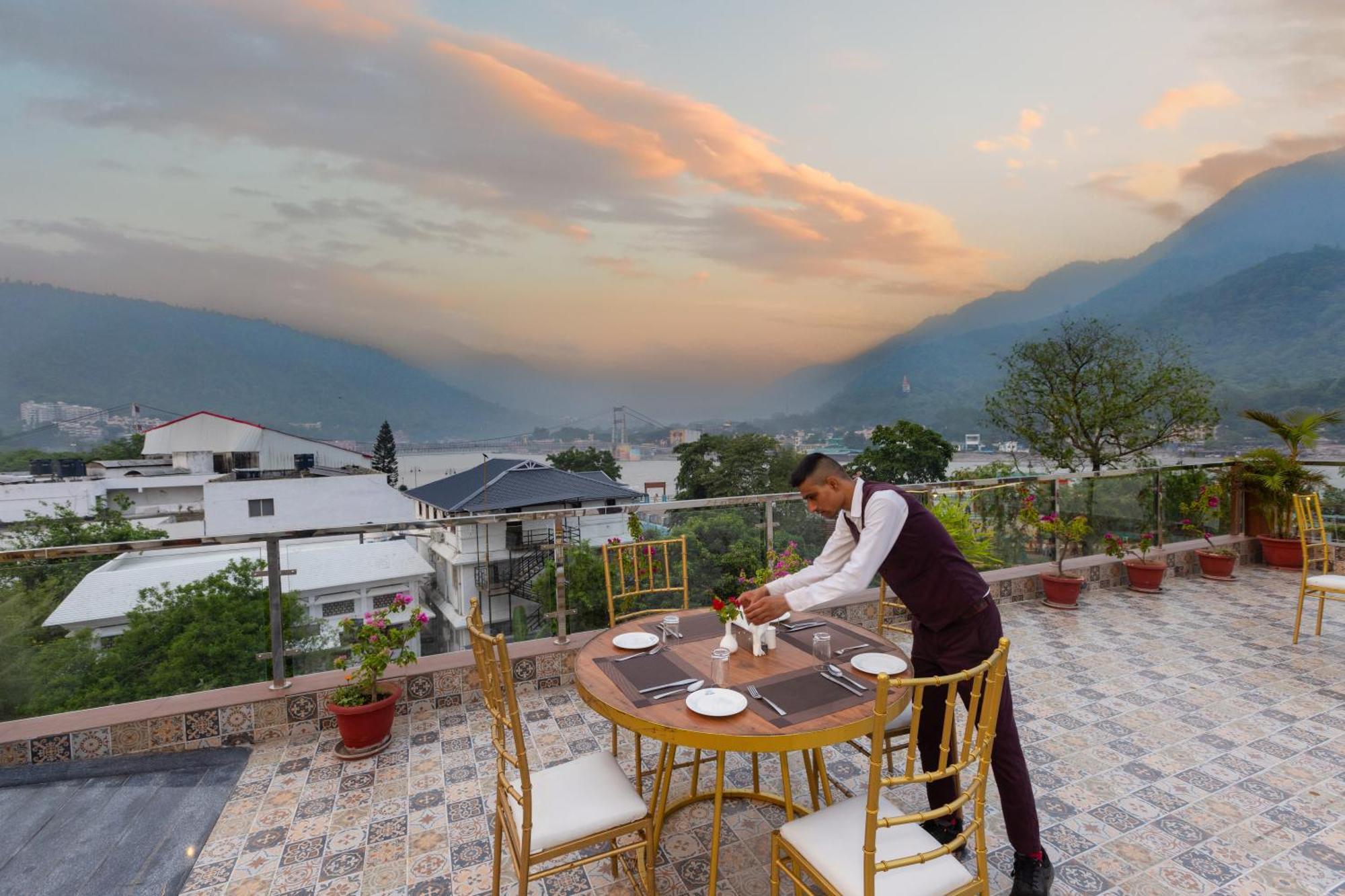 Hotel Indira Nikunj Rishikesh Exterior photo